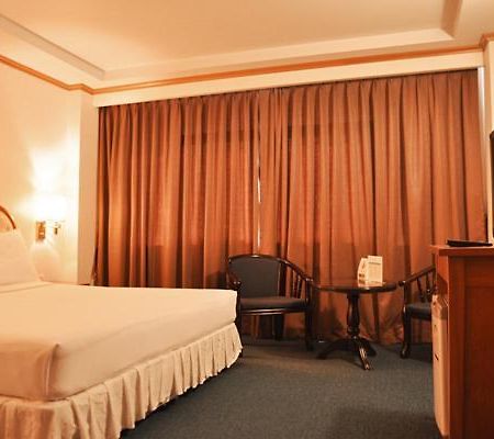 Western Grand Hotel Ratchaburi Екстер'єр фото